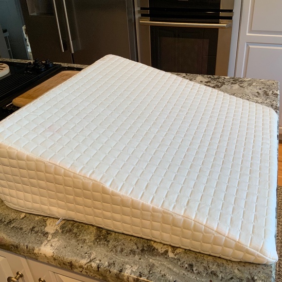 DOSAZE Bedding Dosaze Therapeutics Wedge Pillow Poshmark